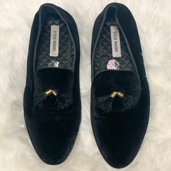 Steve Madden Other - Steve Madden velvet loafers with tassel